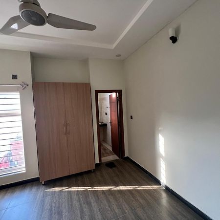 Deluxe King Room In Silverscape Residence Rawalpindi Luaran gambar