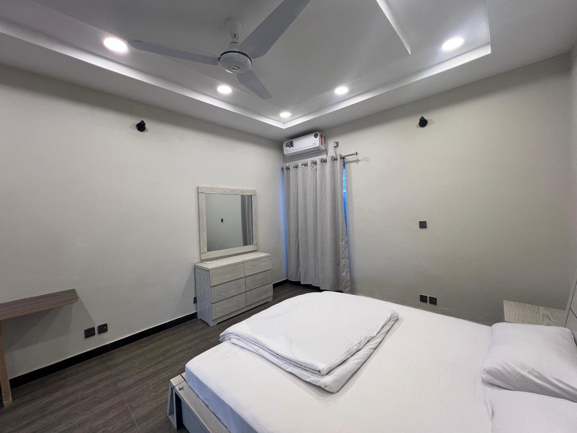 Deluxe King Room In Silverscape Residence Rawalpindi Luaran gambar