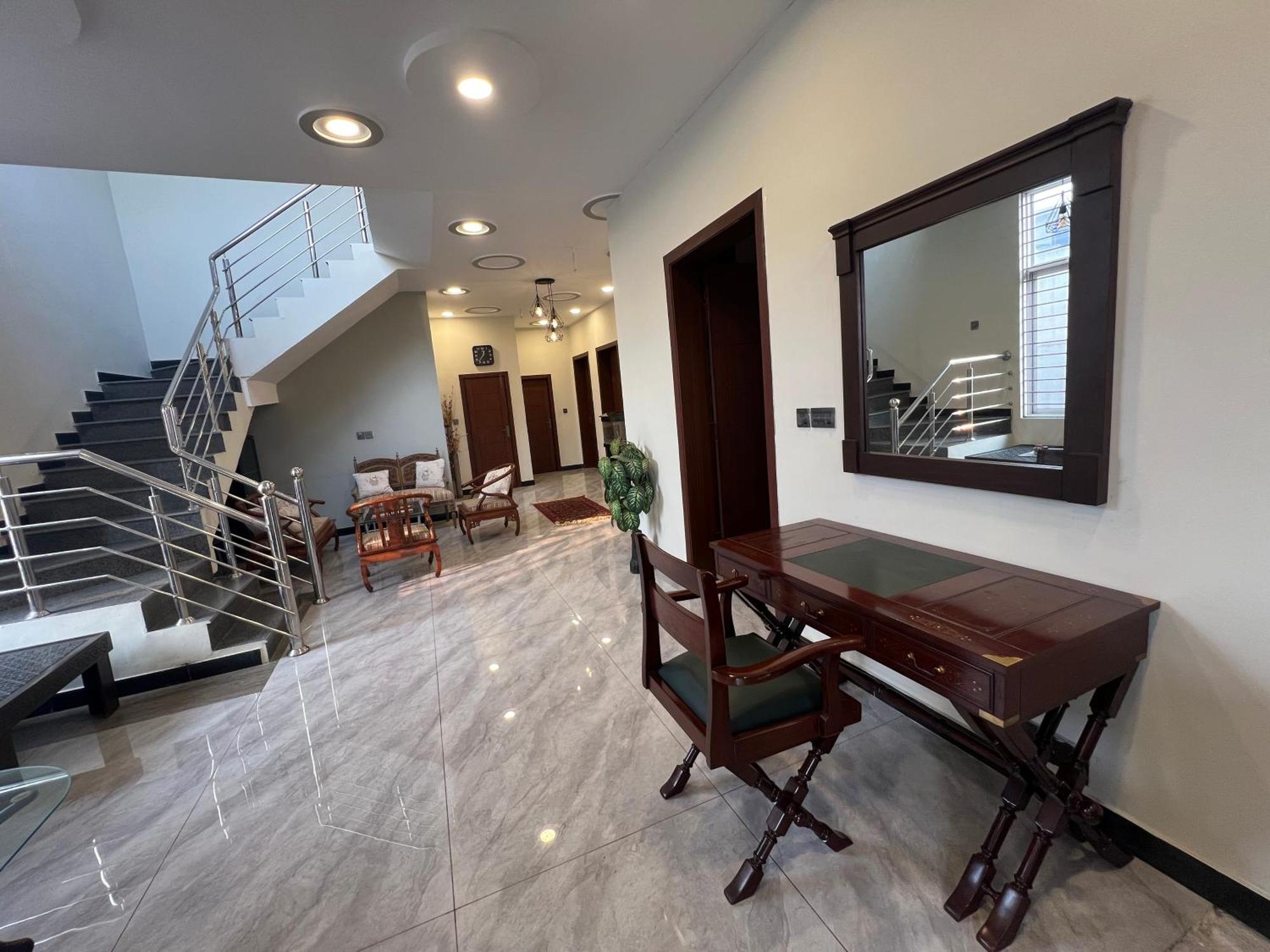 Deluxe King Room In Silverscape Residence Rawalpindi Luaran gambar
