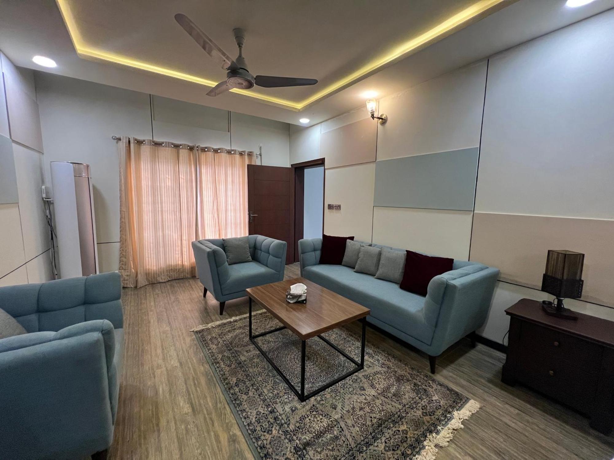 Deluxe King Room In Silverscape Residence Rawalpindi Luaran gambar