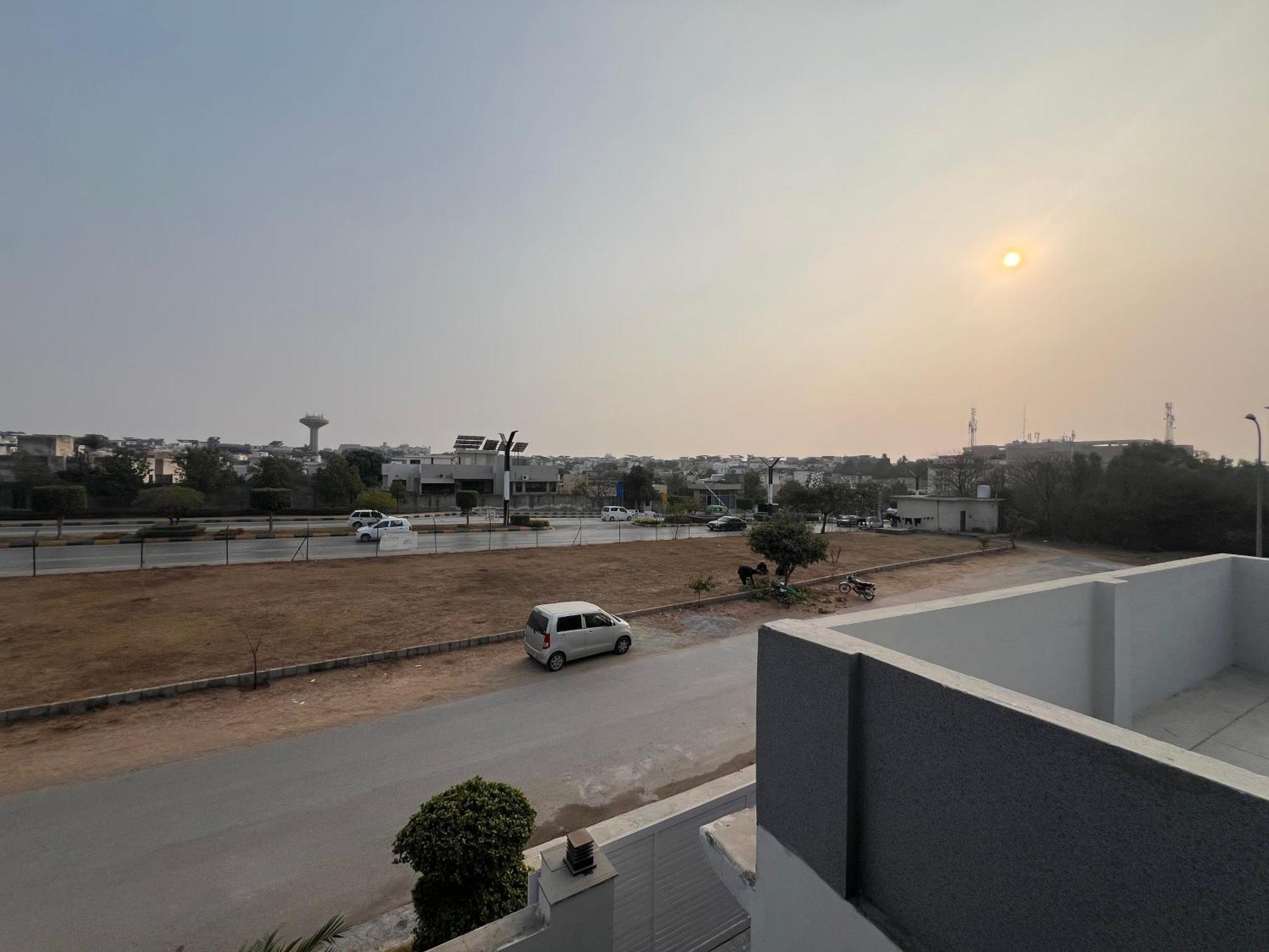 Deluxe King Room In Silverscape Residence Rawalpindi Luaran gambar