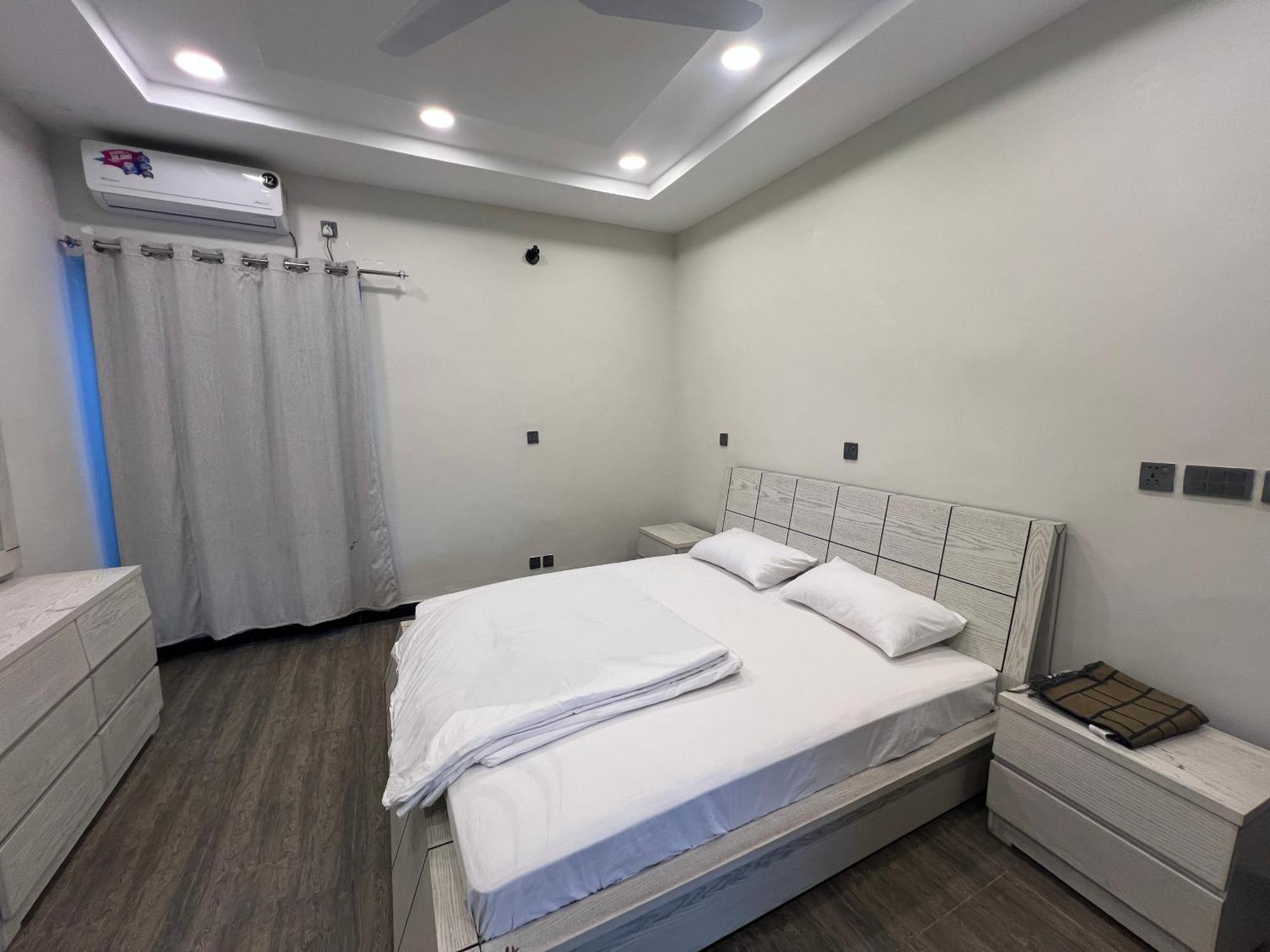 Deluxe King Room In Silverscape Residence Rawalpindi Luaran gambar
