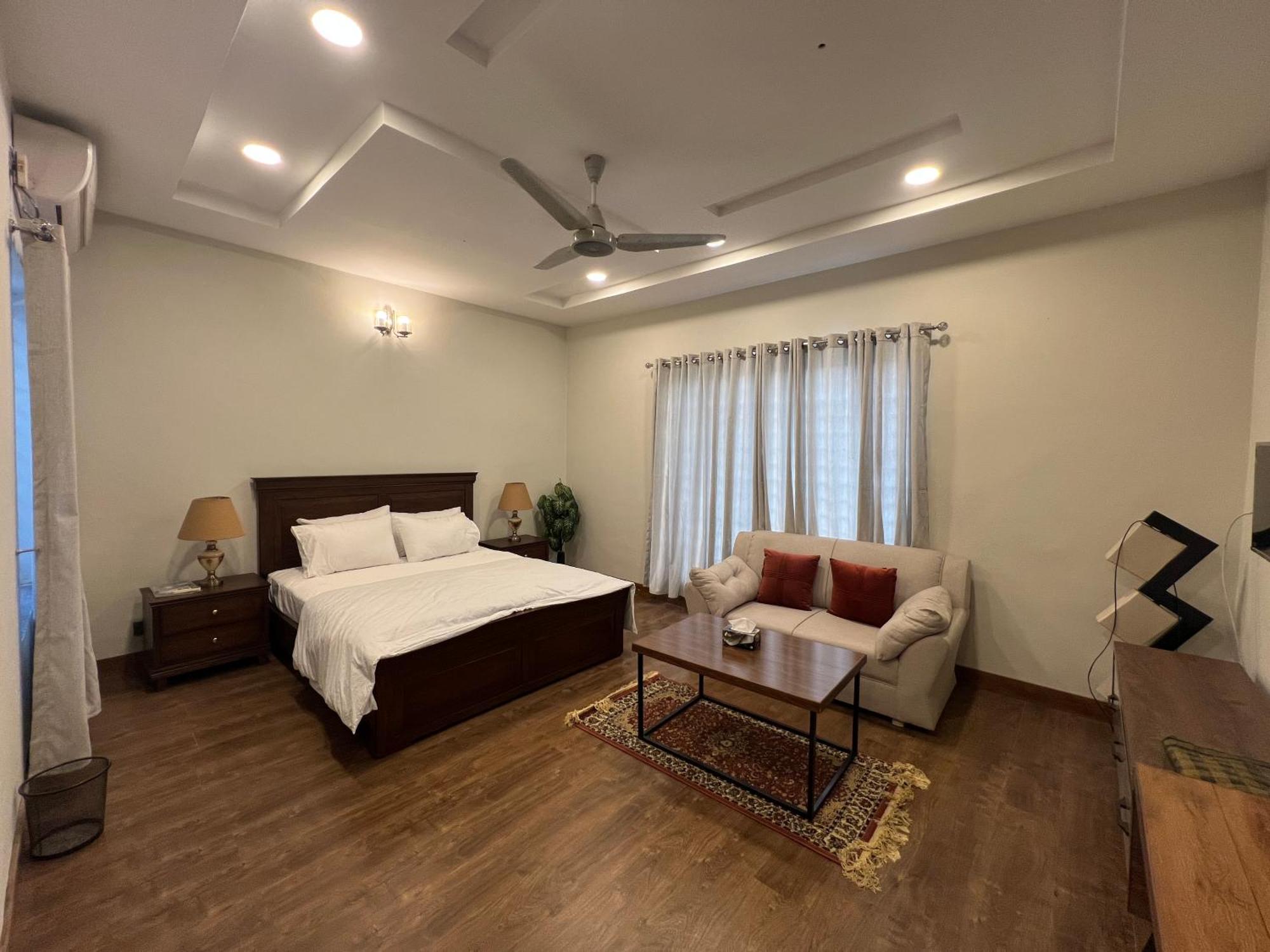 Deluxe King Room In Silverscape Residence Rawalpindi Luaran gambar