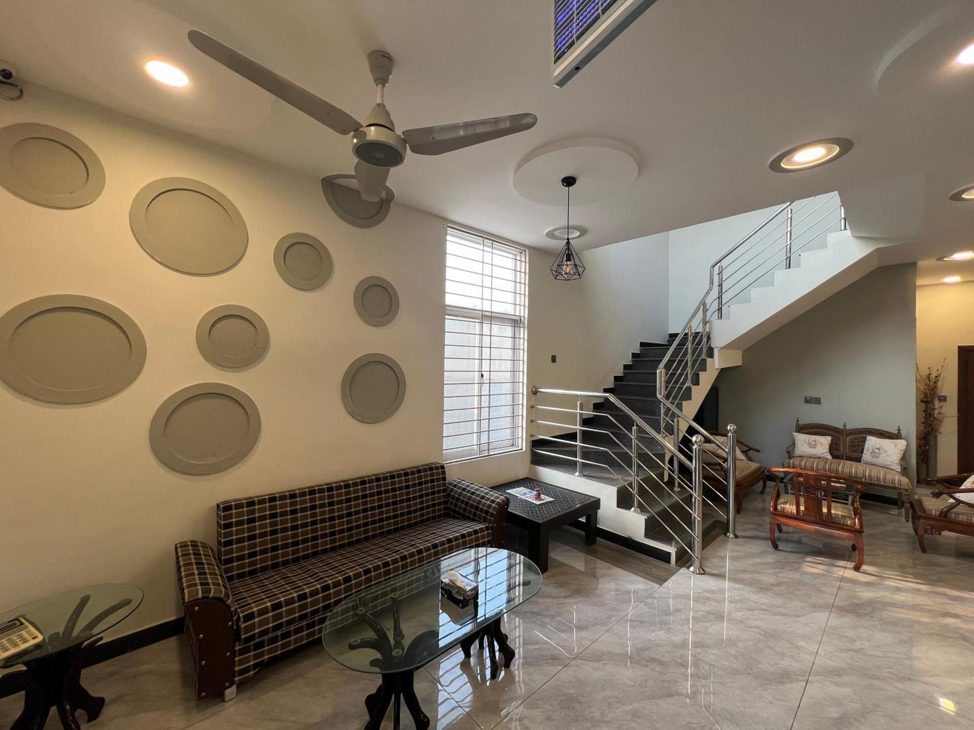 Deluxe King Room In Silverscape Residence Rawalpindi Luaran gambar
