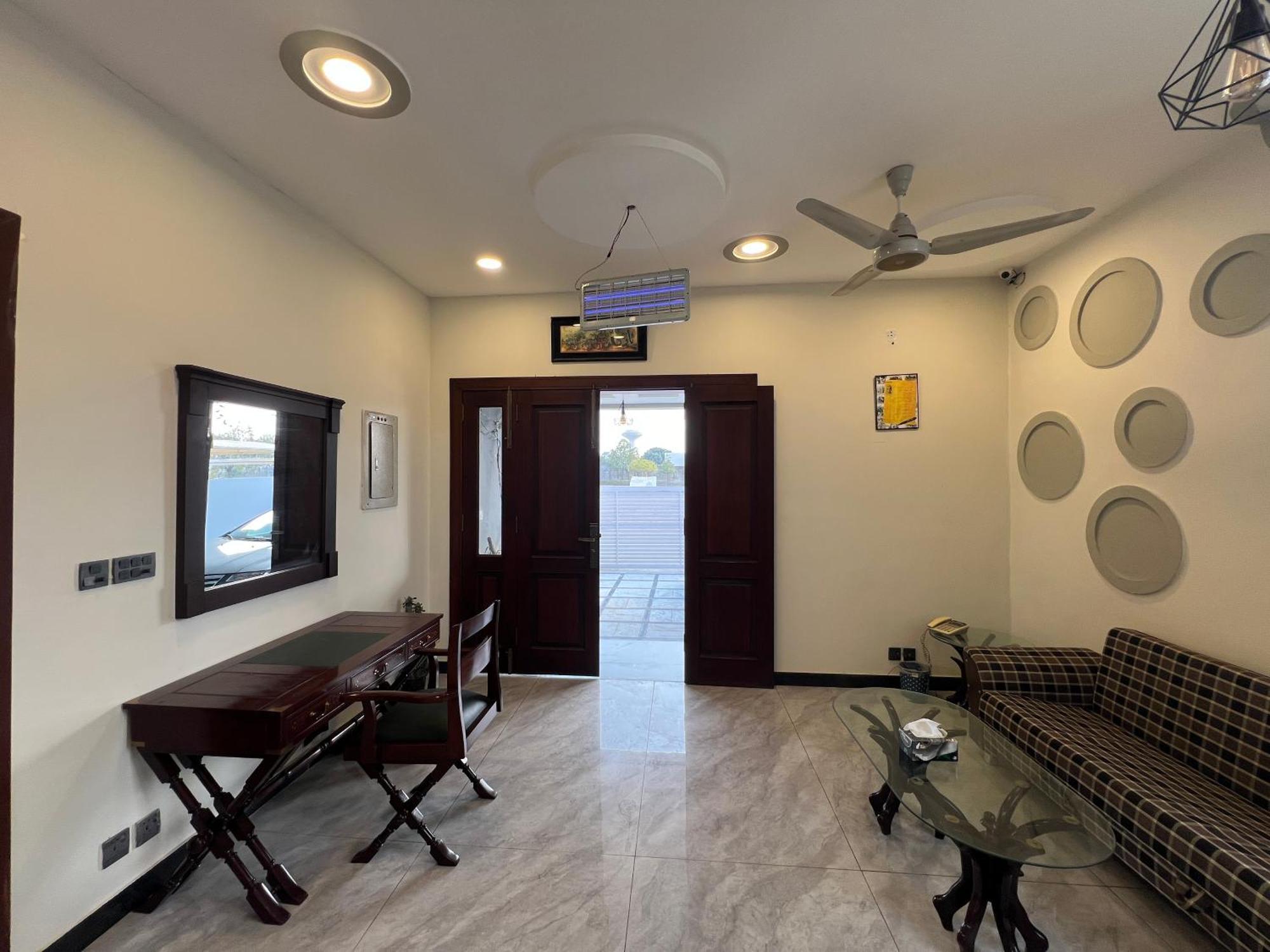 Deluxe King Room In Silverscape Residence Rawalpindi Luaran gambar