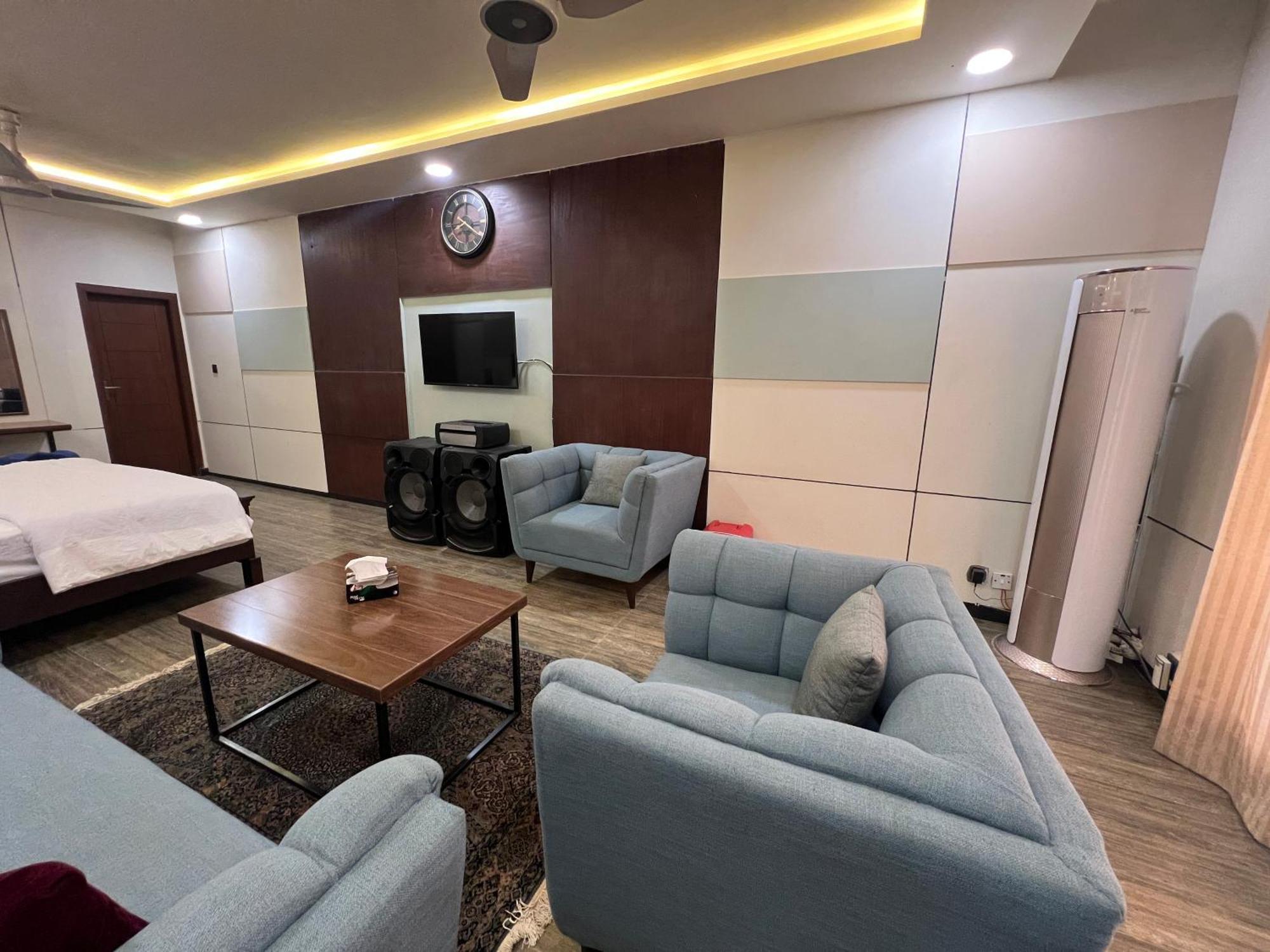 Deluxe King Room In Silverscape Residence Rawalpindi Luaran gambar
