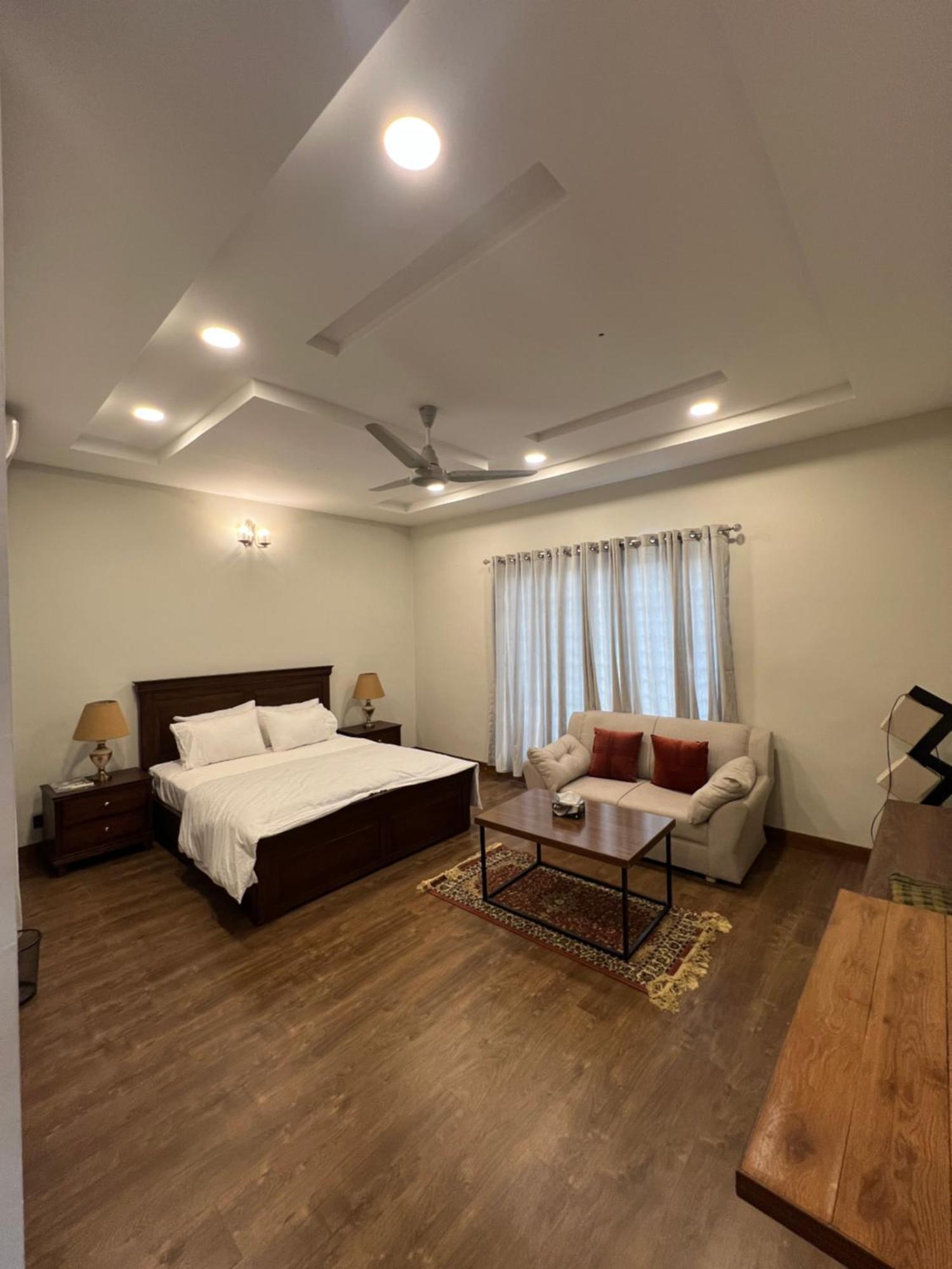 Deluxe King Room In Silverscape Residence Rawalpindi Luaran gambar